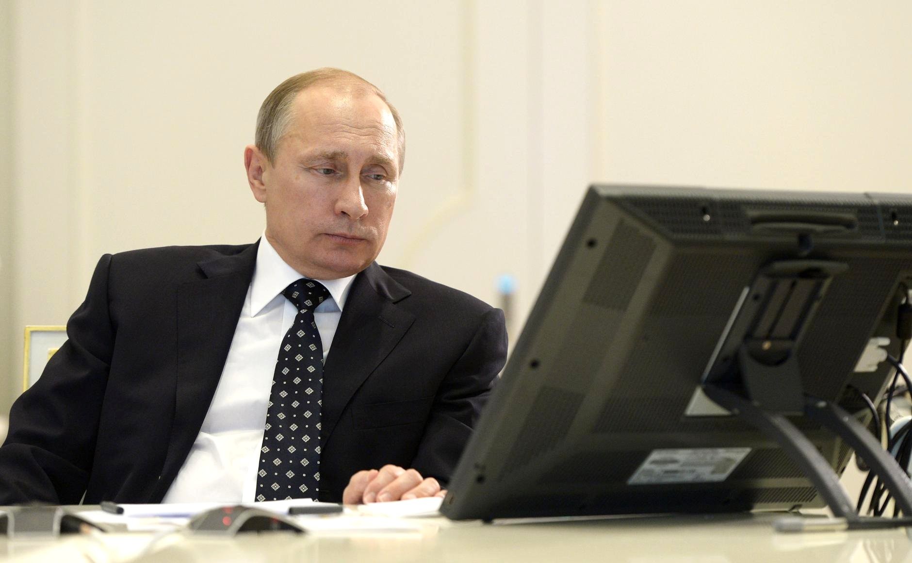 Путин признал критическую зависимость России от иностранных технологий и призвал к развитию внутри страны. А что мешало это делать 20 лет?